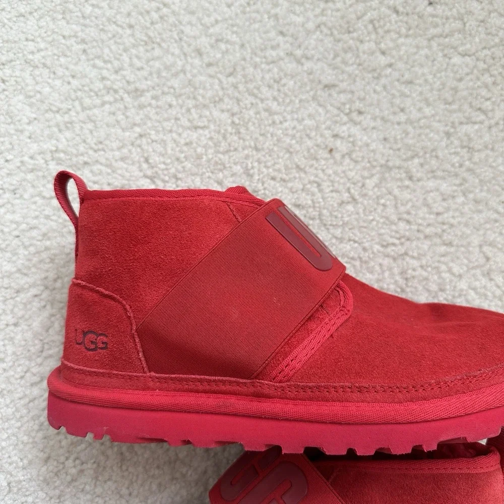 UGG Neumel II Graphic Spell Out Chukka Boots Men's Size 7 Samba‎ Red 1111730